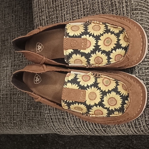 Ariat Shoes - Ariat size 9B